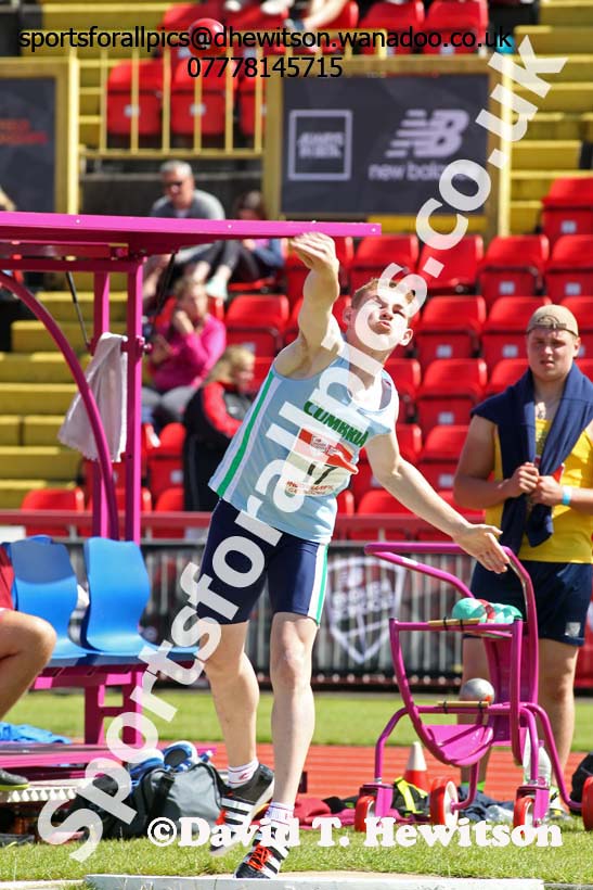 Inter boys shot putt, English Schools Track and Field. Photo: David T. Hewitson/Sports for All Pics